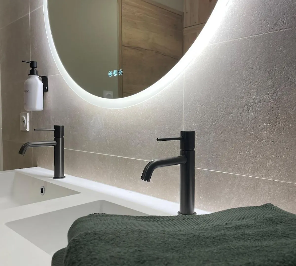 Grand Cosy 10-12 Pers Ax Thermes Centre Terrasse Parking آكس ليه تيرْم شقة